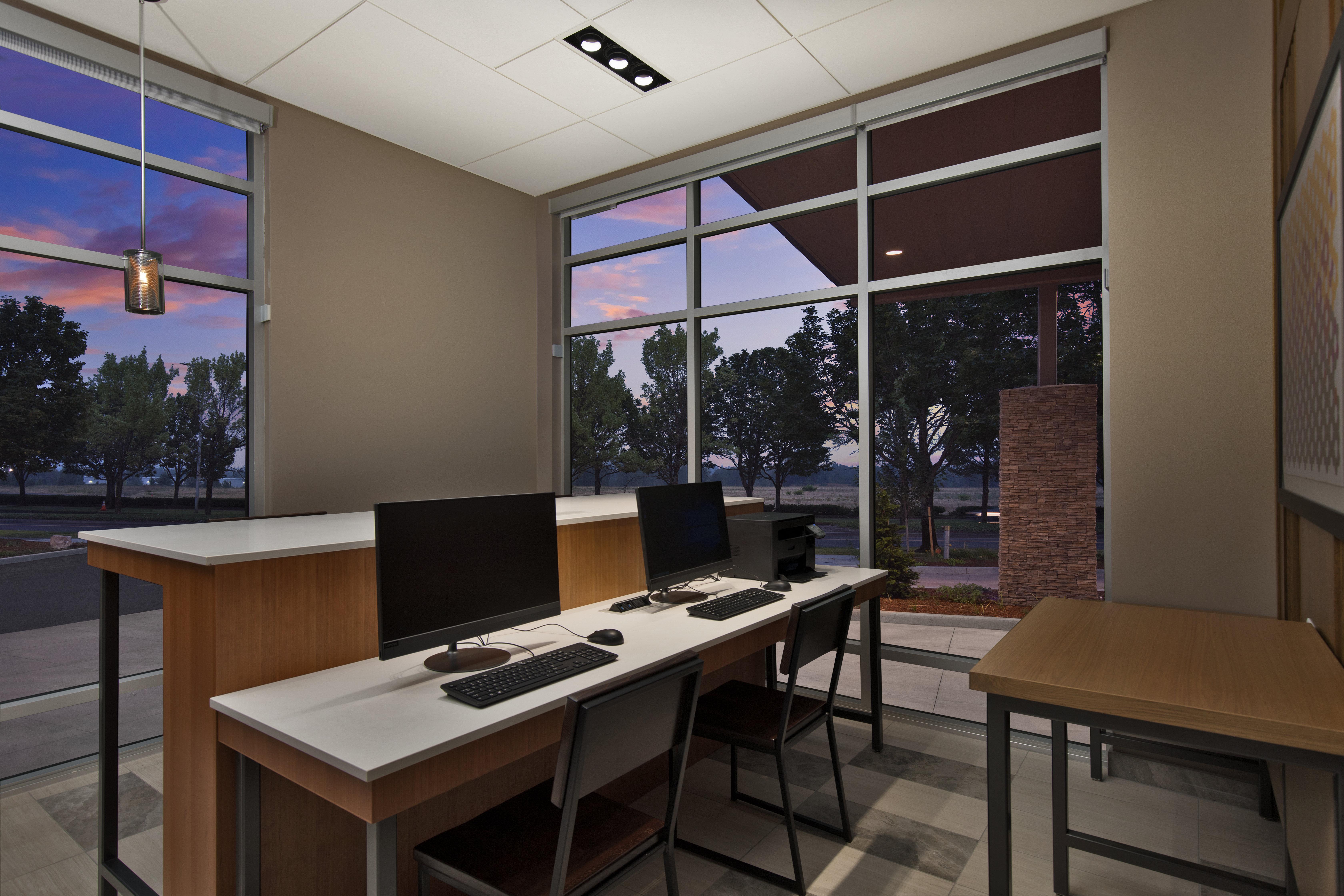 Holiday Inn Express & Suites - Portland Airport - Cascade Stn By Ihg Zewnętrze zdjęcie